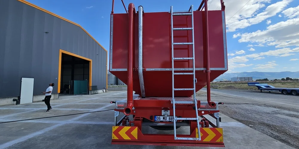 CHEMICAL MIXER TRAILER