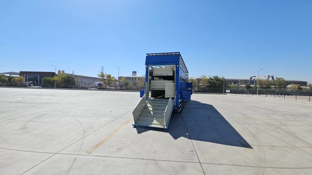 LIVESTOCK TRAILER