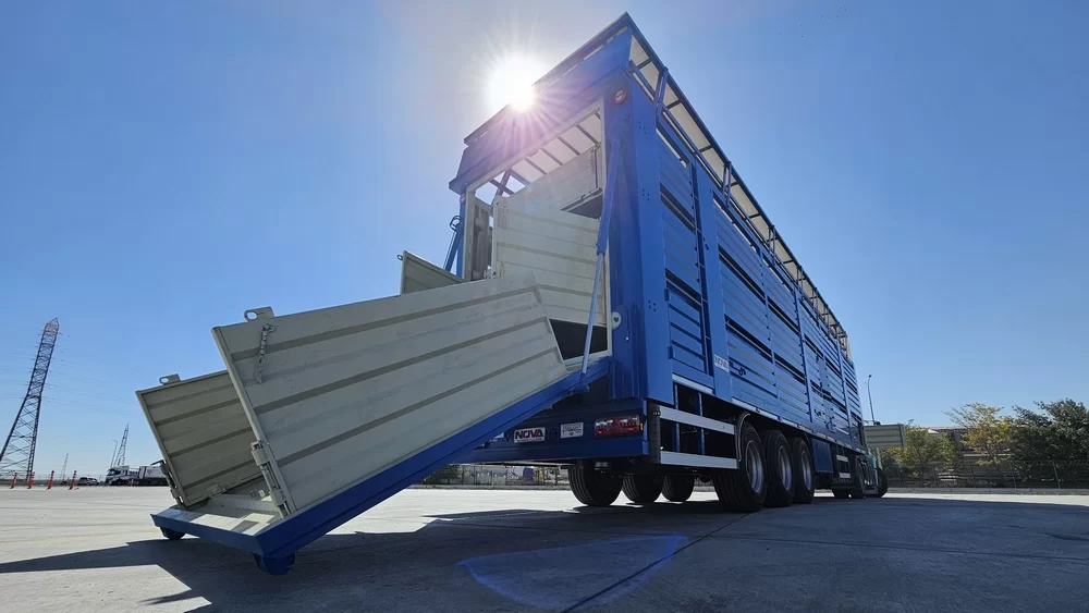 LIVESTOCK TRAILER