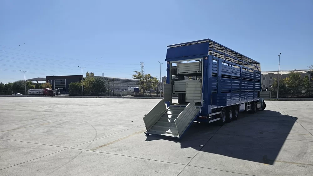 LIVESTOCK TRAILER