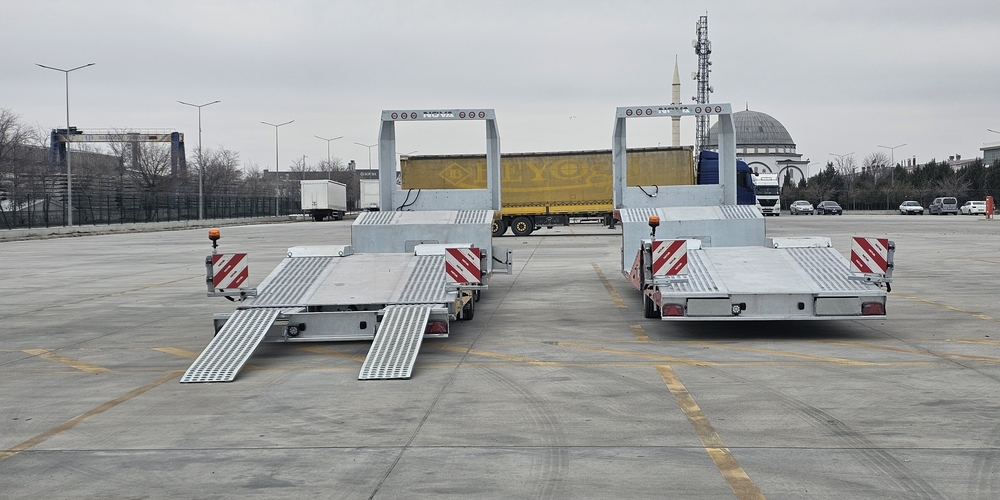 TRUCK TRANSPORT TRAILER