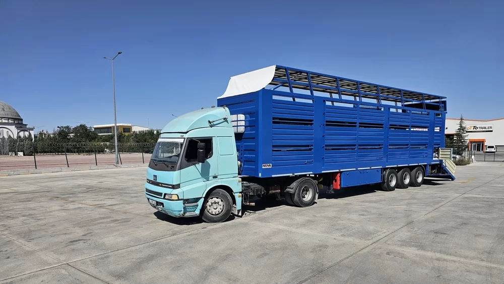 LIVESTOCK TRAILER