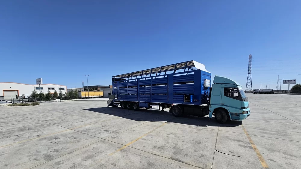 LIVESTOCK TRAILER