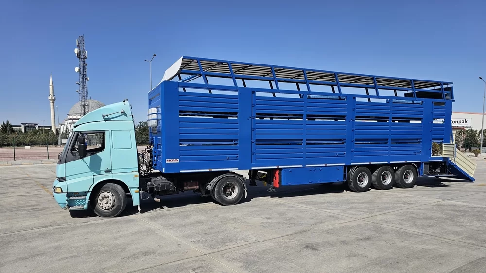 LIVESTOCK TRAILER