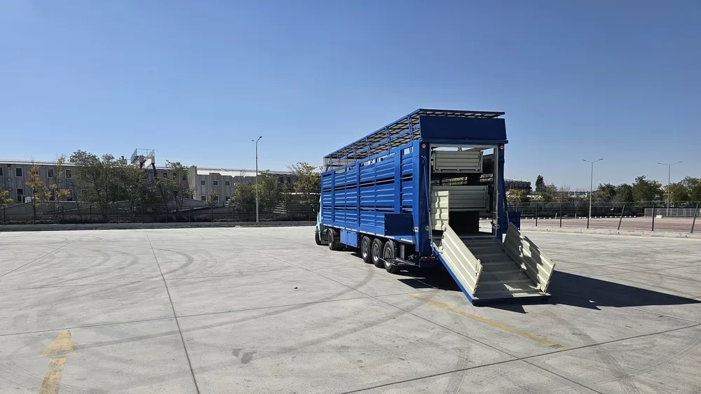 LIVESTOCK TRAILER
