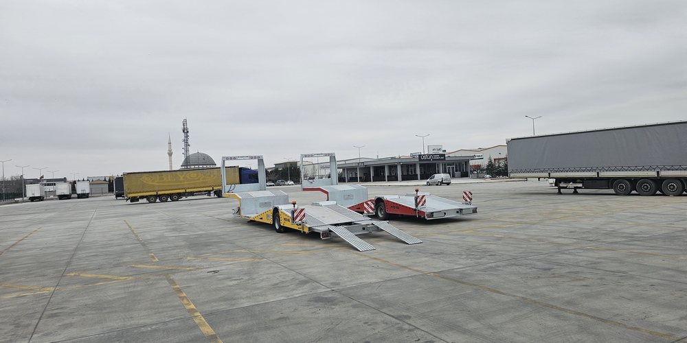 TRUCK TRANSPORT TRAILER