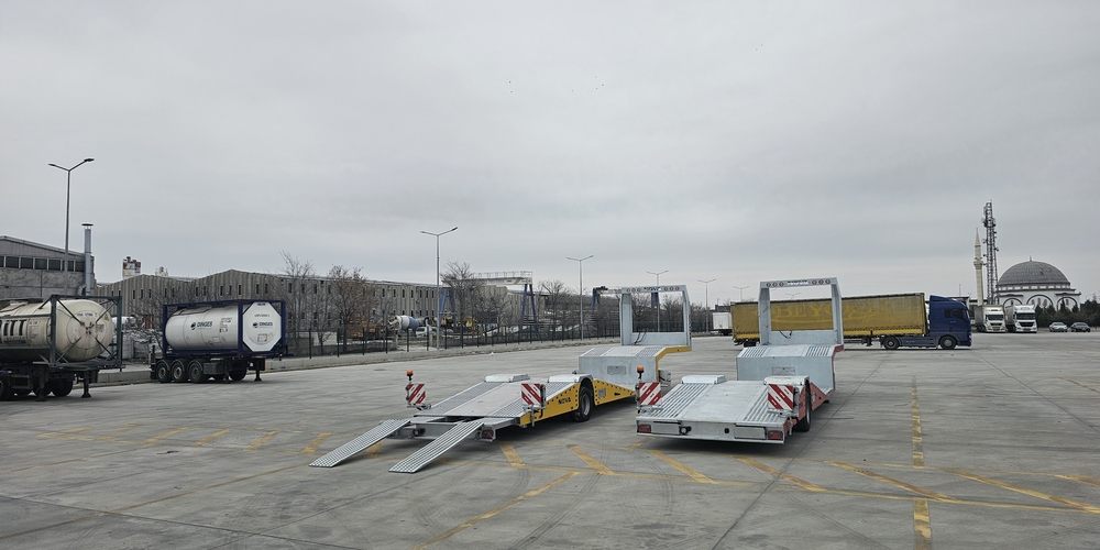 TRUCK TRANSPORT TRAILER