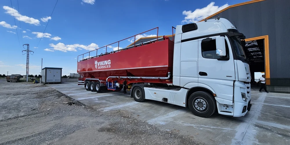 CHEMICAL MIXER TRAILER